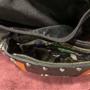 Harley Davidson purse. Attaches to your belt loops on your jeans